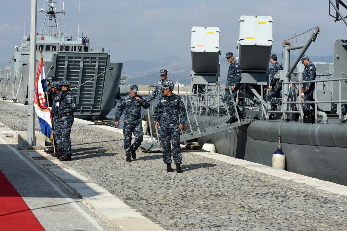 https://www.morh.hr/wp-content/gallery/povratak-broda-hrm-a-vukovar-iz-operacije-sea-guardian/povratak_rtop_vukovar_iz_operacije_sea_guardian_24092018_08.jpg