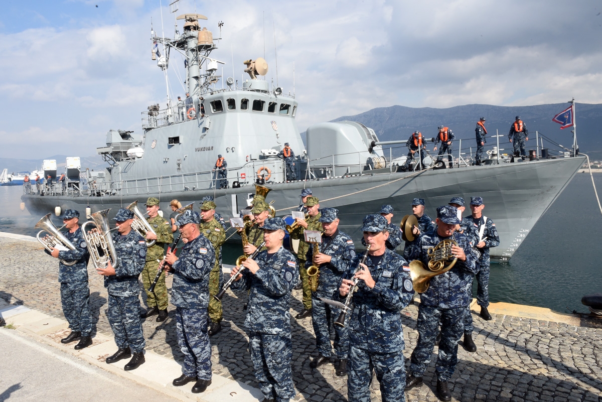 https://www.morh.hr/wp-content/gallery/povratak-broda-hrm-a-vukovar-iz-operacije-sea-guardian/povratak_rtop_vukovar_iz_operacije_sea_guardian_24092018_12.jpg