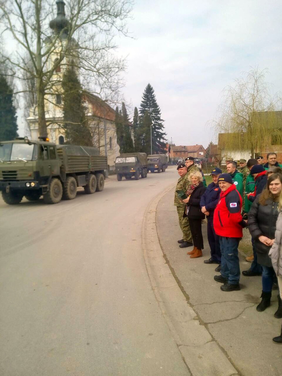 https://www.morh.hr/wp-content/gallery/povratak-vojnika-iz-poplavljenih-podrucja-u-svoje-postrojbe/poplave_26032018_5.jpg