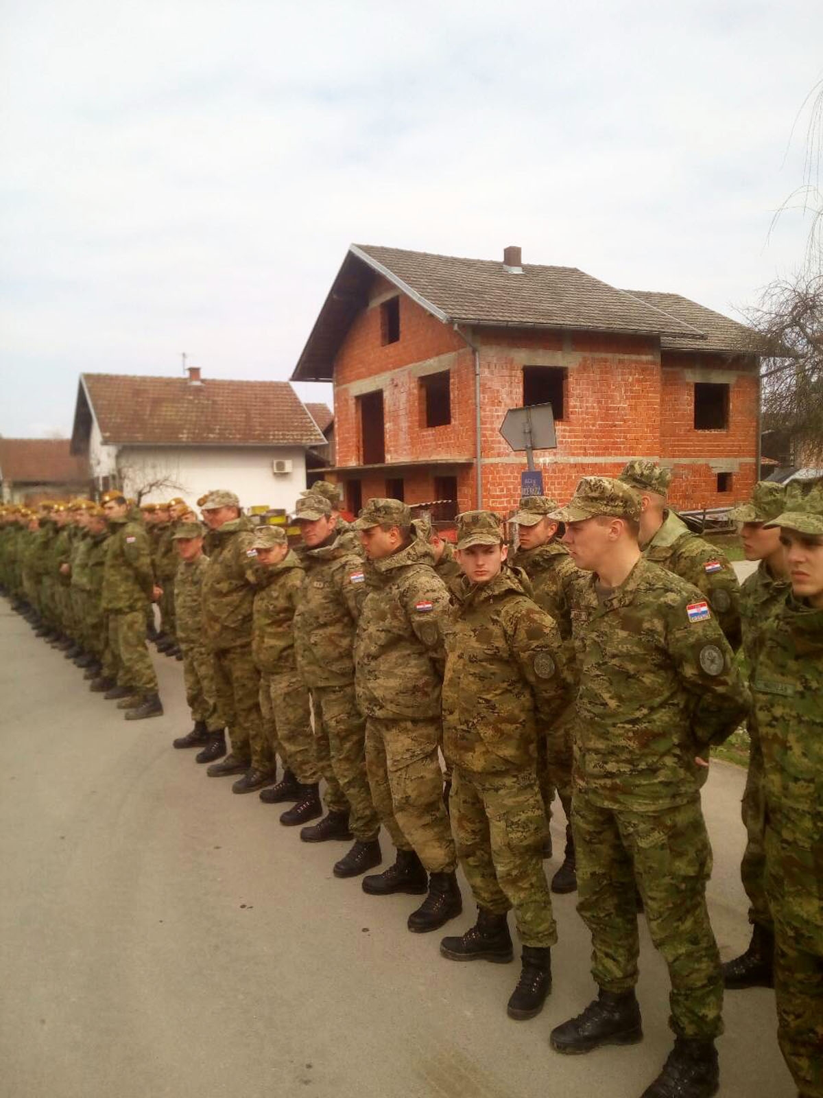 https://www.morh.hr/wp-content/gallery/povratak-vojnika-iz-poplavljenih-podrucja-u-svoje-postrojbe/poplave_26032018_6.jpg
