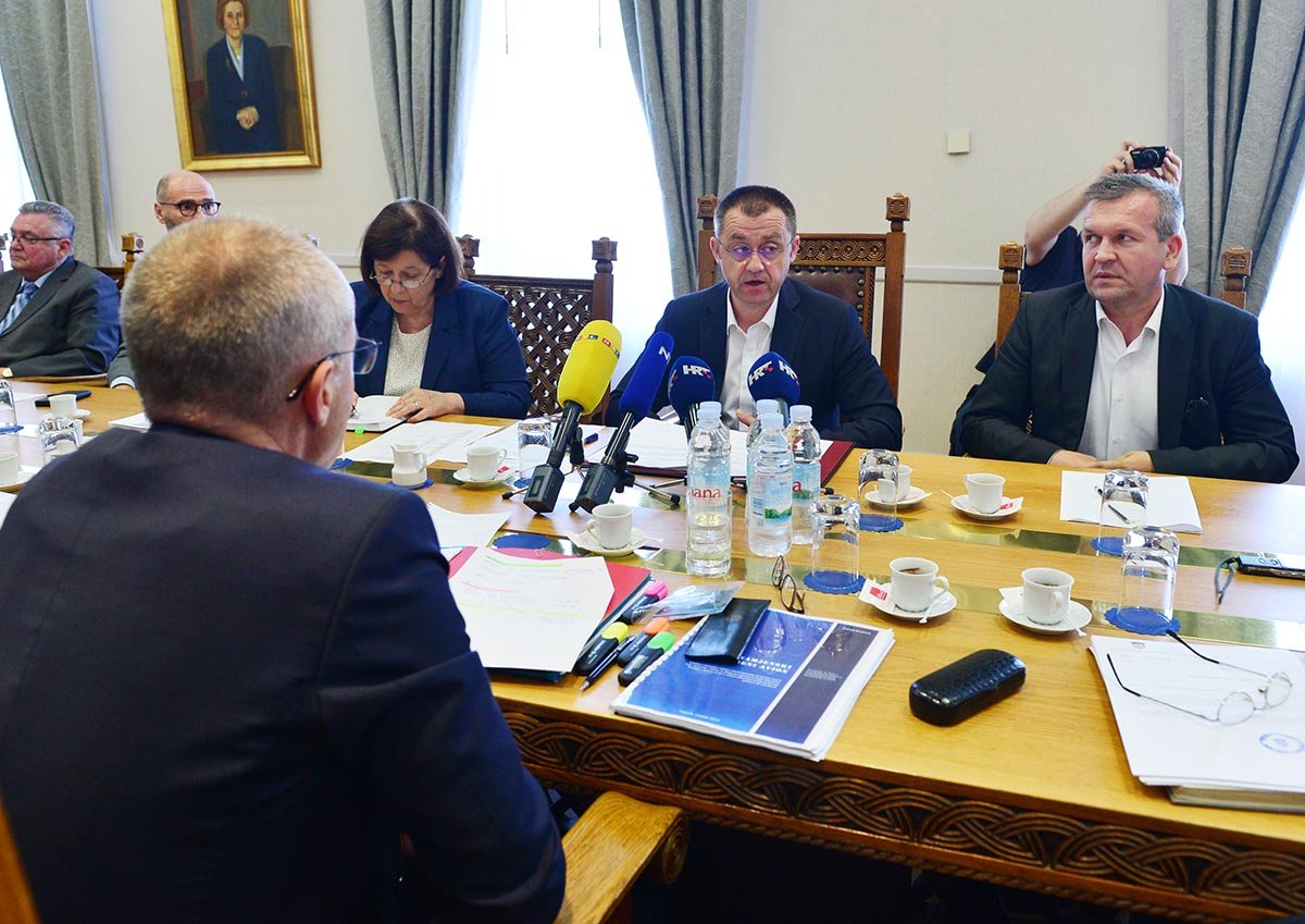 https://www.morh.hr/wp-content/gallery/pozitivno-misljenje-odbora-za-obranu-za-novi-proces-nabave-vba/saborski_odbor_03062019_05.jpg