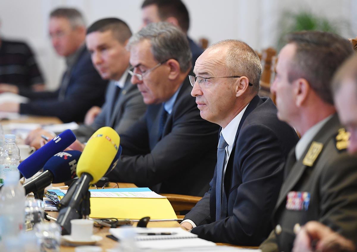 https://www.morh.hr/wp-content/gallery/pozitivno-misljenje-odbora-za-obranu-za-novi-proces-nabave-vba/saborski_odbor_03062019_10.jpg