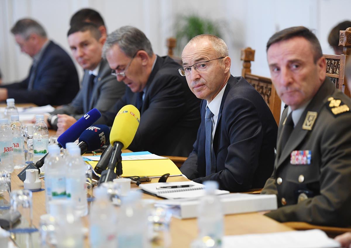 https://www.morh.hr/wp-content/gallery/pozitivno-misljenje-odbora-za-obranu-za-novi-proces-nabave-vba/saborski_odbor_03062019_12.jpg