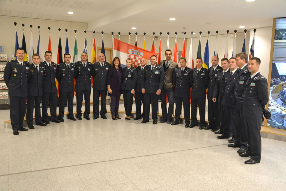 https://www.morh.hr/wp-content/gallery/pp-snage-i-krila-oluje-posjetili-europski-parlament-i-sjediste-nato-a/hrz_11112016_6.jpg