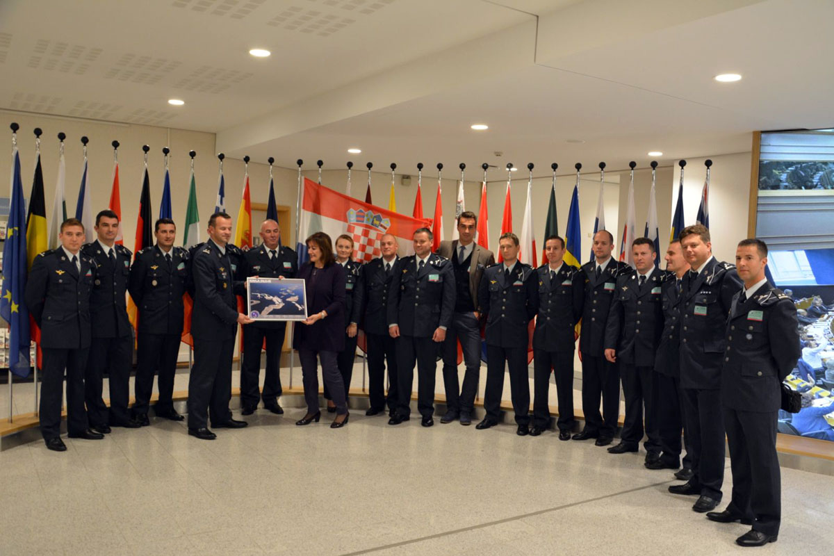 https://www.morh.hr/wp-content/gallery/pp-snage-i-krila-oluje-posjetili-europski-parlament-i-sjediste-nato-a/hrz_11112016_7.jpg