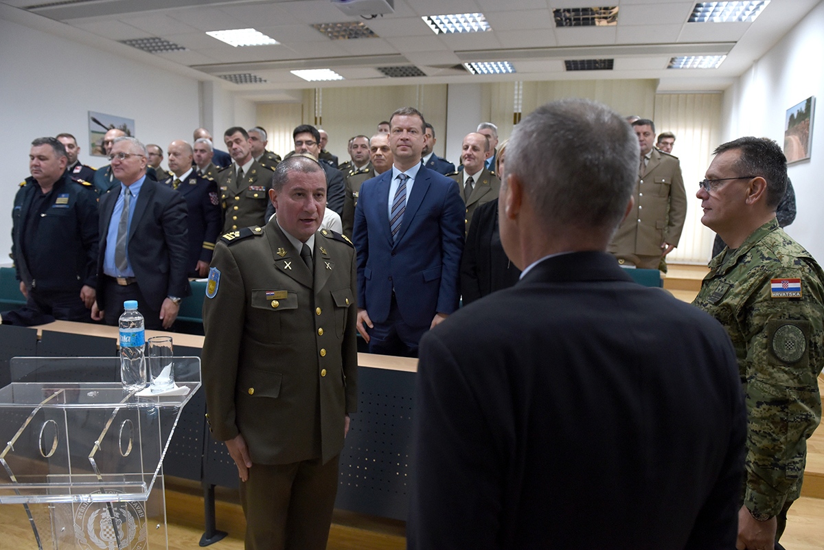 https://www.morh.hr/wp-content/gallery/predavanje-ministra-krsticevica-polaznicima-ratne-skole-na-temu-domovinske-sigurnosti/ratna_skola_25112019_01.jpg
