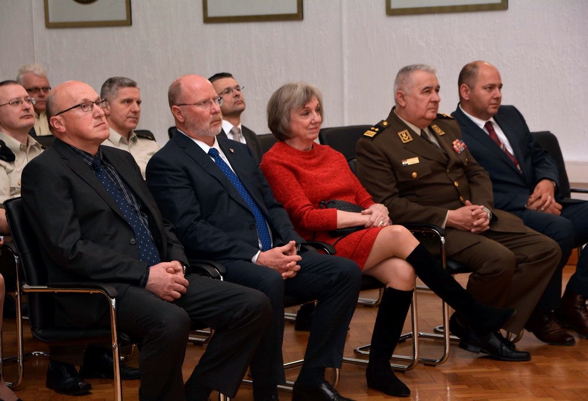 https://www.morh.hr/wp-content/gallery/predavanje-profesora-s-fakulteta-george-marshall-centar-na-hvu/hvu_19042018_05.jpg
