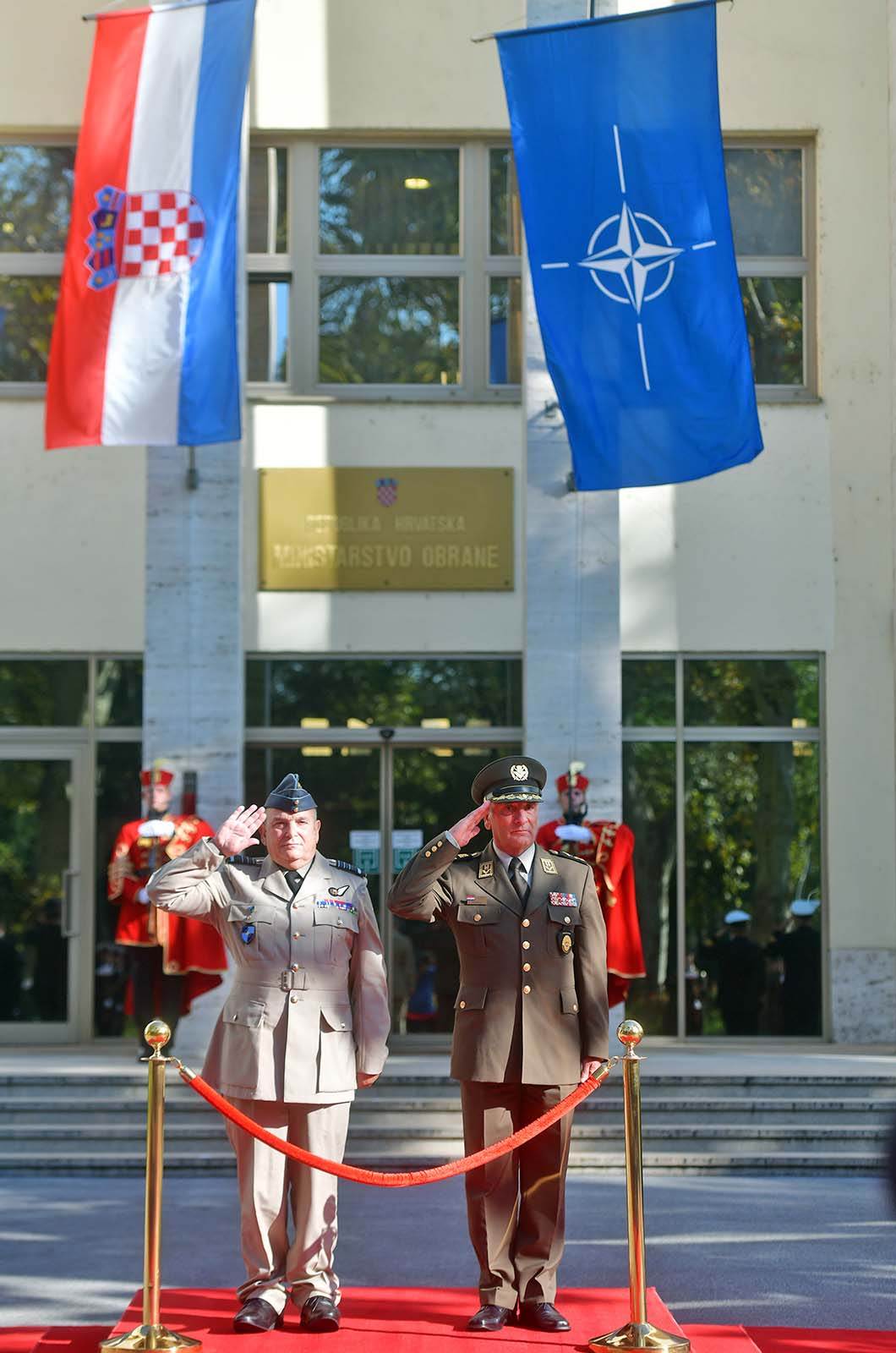 https://www.morh.hr/wp-content/gallery/predsjedavajuci-vojnog-odbora-nato-a-general-peach-u-morh-u/genreali_sundov_peach_drzavni_tajnik_jakop_190719_09.jpg