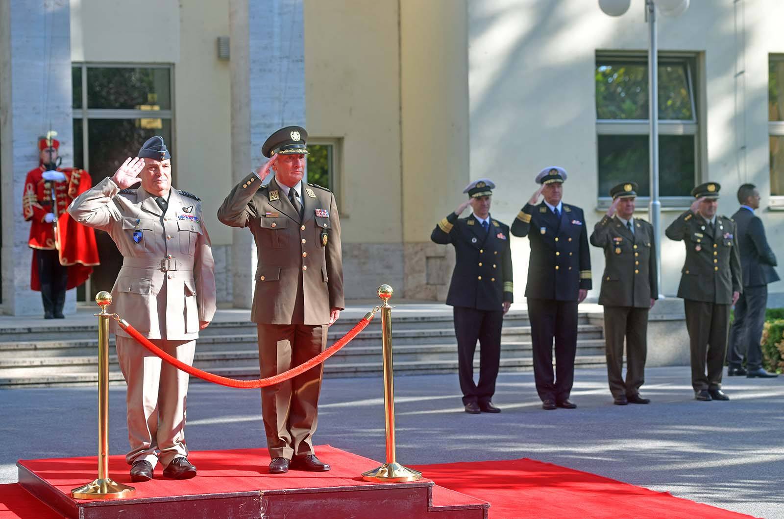 https://www.morh.hr/wp-content/gallery/predsjedavajuci-vojnog-odbora-nato-a-general-peach-u-morh-u/genreali_sundov_peach_drzavni_tajnik_jakop_190719_10.jpg