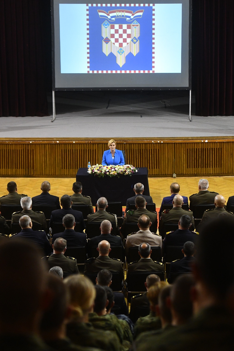 https://www.morh.hr/wp-content/gallery/predsjednica-republike-na-hrvatskom-vojnom-ucilistu/predsjednica_rh_hvu_02052018_13.jpg