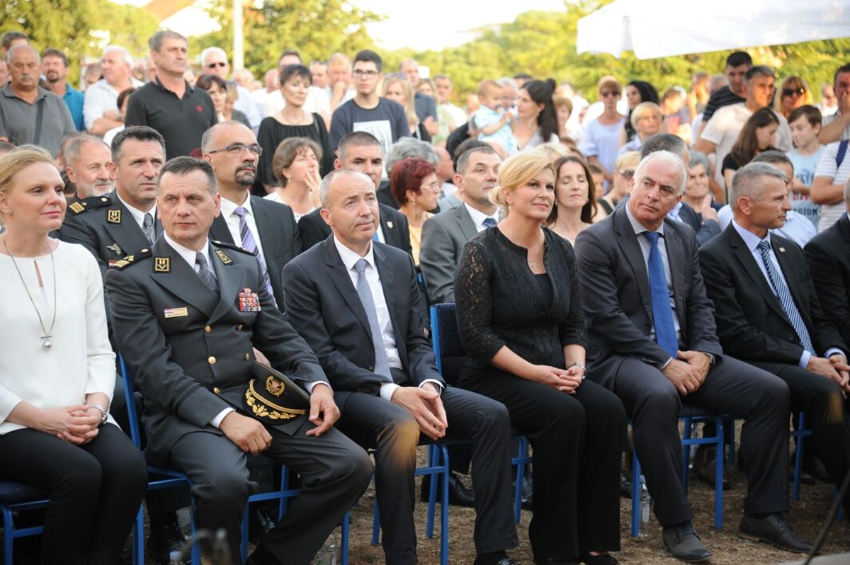 https://www.morh.hr/wp-content/gallery/predsjednica-rh-i-ministar-obrane-na-obljetnici-akcije-miljevci/drinovci_21062017_24.jpg