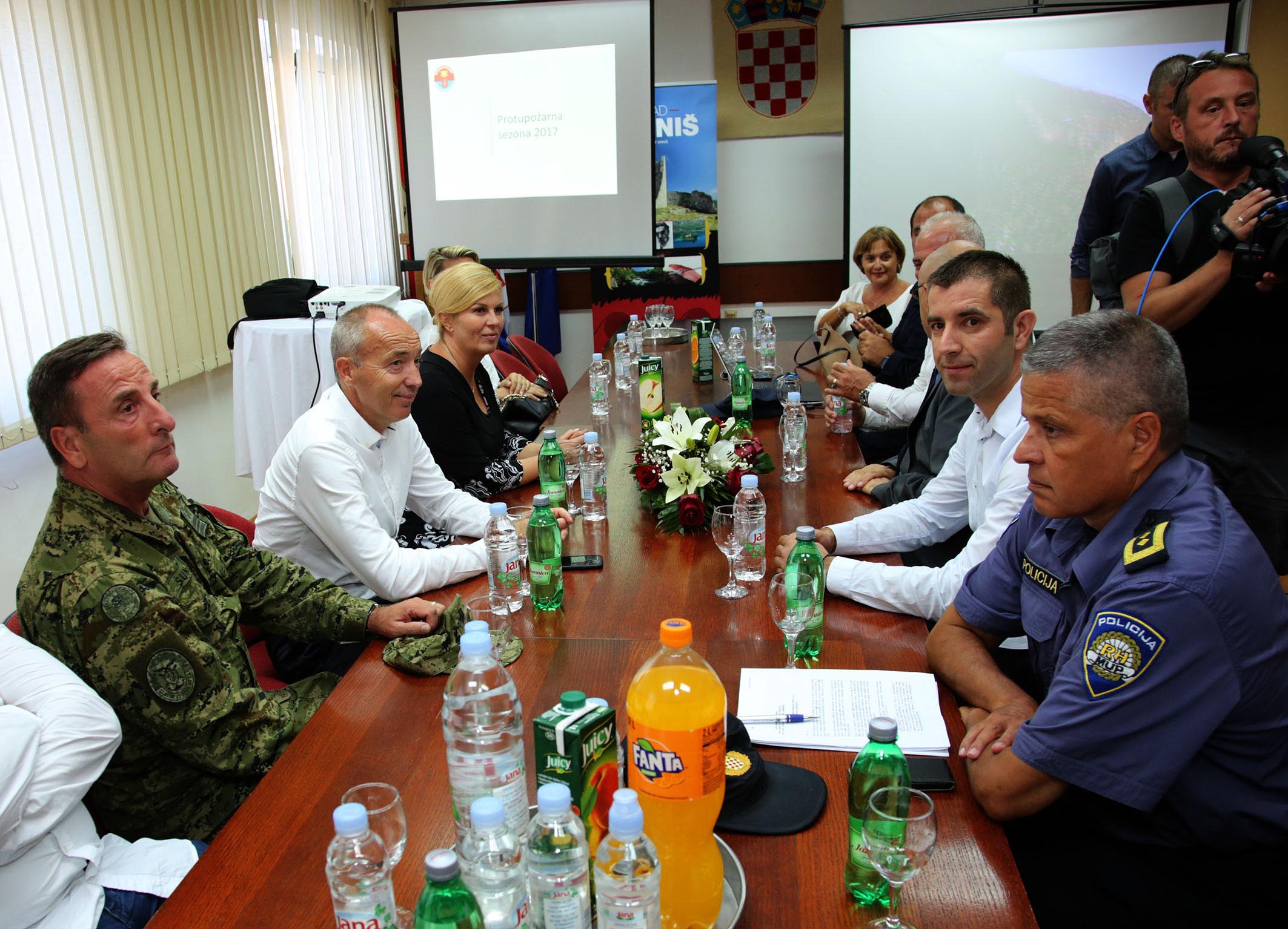 https://www.morh.hr/wp-content/gallery/predsjednica-rh-i-ministar-obrane-u-obilasku-pozarista/pozarista_30082017_02.jpg