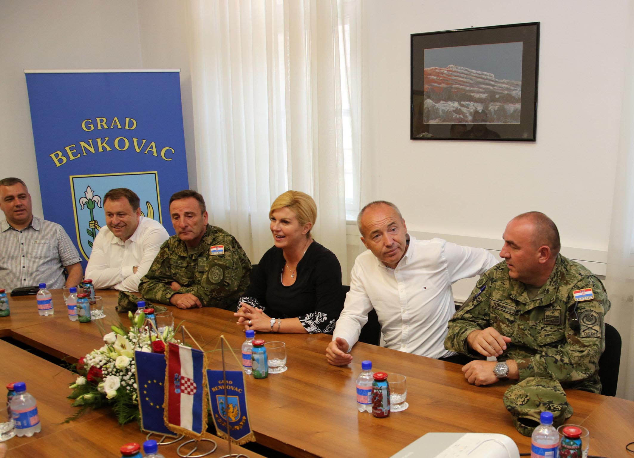 https://www.morh.hr/wp-content/gallery/predsjednica-rh-i-ministar-obrane-u-obilasku-pozarista/pozarista_30082017_10.jpg