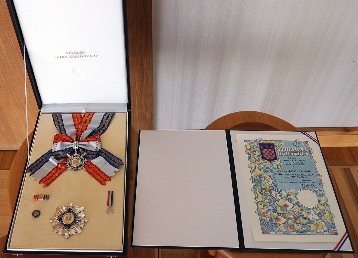 https://www.morh.hr/wp-content/gallery/predsjednica-rh-urucila-odlikovanje-generalu-zbora-dragi-lovricu/lovric_23022016_18.jpg
