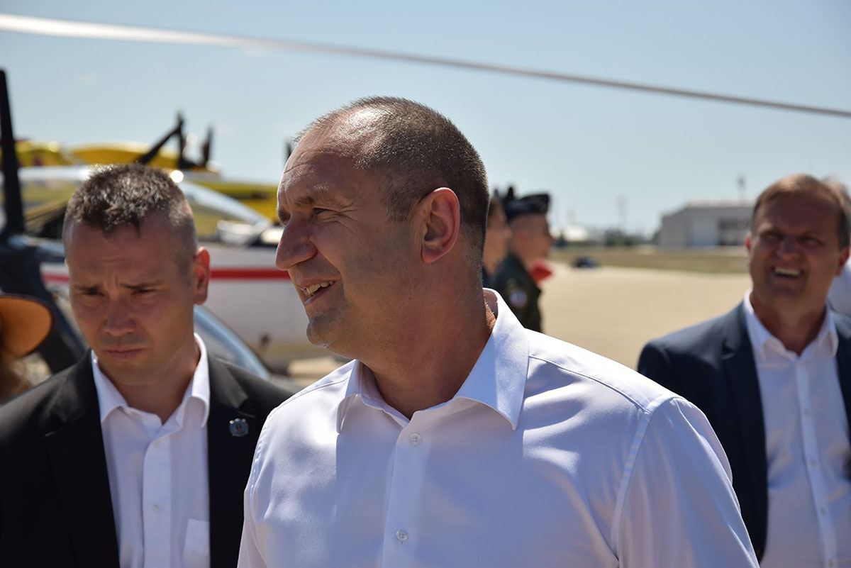 https://www.morh.hr/wp-content/gallery/predsjednik-bugarske-posjetio-93-zrakoplovnu-bazu-u-zemuniku/bugarski_predsjednik_u_zemuniku_24072019_16.jpg