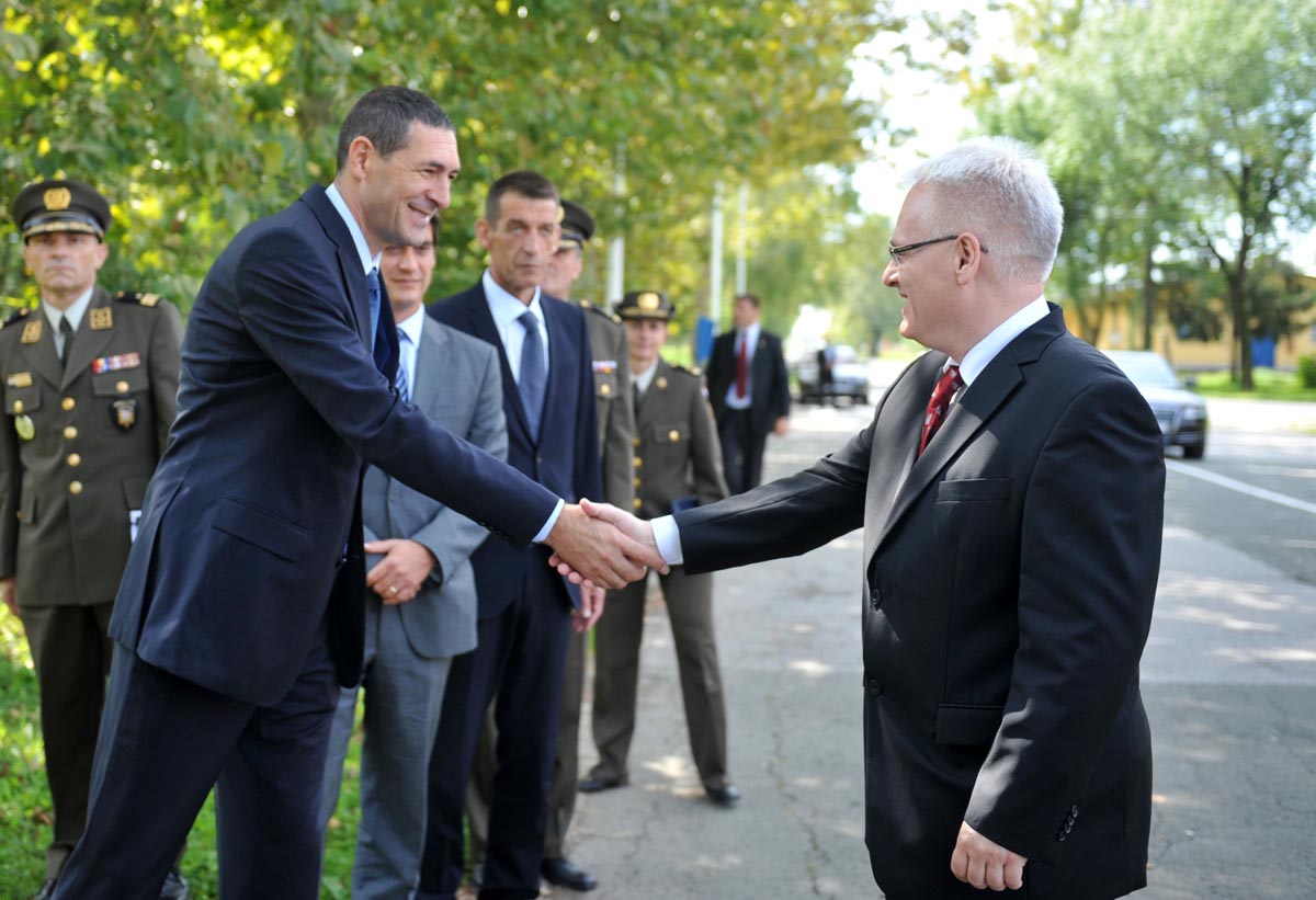 https://www.morh.hr/wp-content/gallery/predsjednik-josipovic-obisao-hrz-i-pzo/josipovic_25082014_2.jpg
