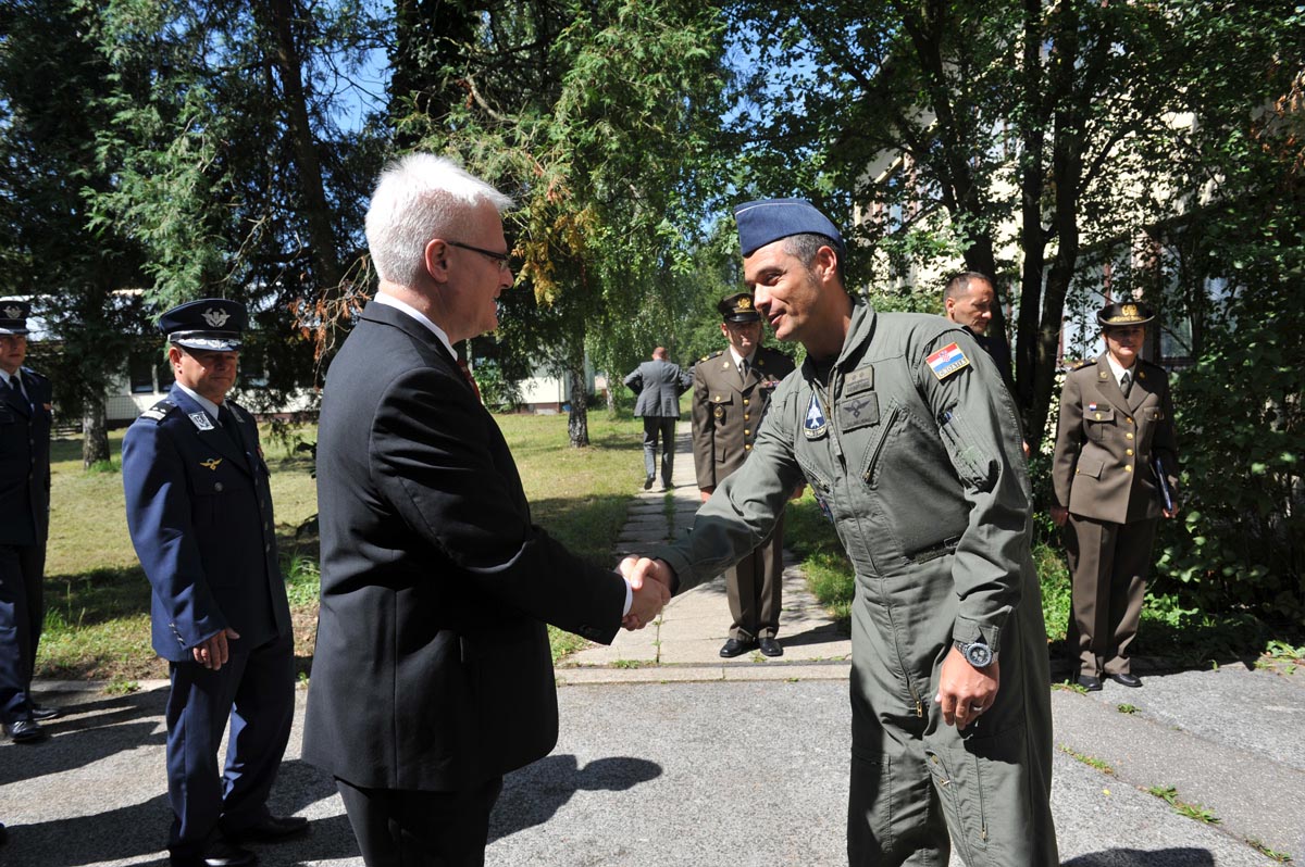 https://www.morh.hr/wp-content/gallery/predsjednik-josipovic-obisao-hrz-i-pzo/josipovic_25082014_3.jpg