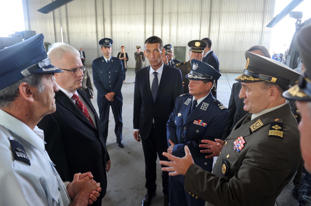 https://www.morh.hr/wp-content/gallery/predsjednik-josipovic-obisao-hrz-i-pzo/josipovic_25082014_6.jpg