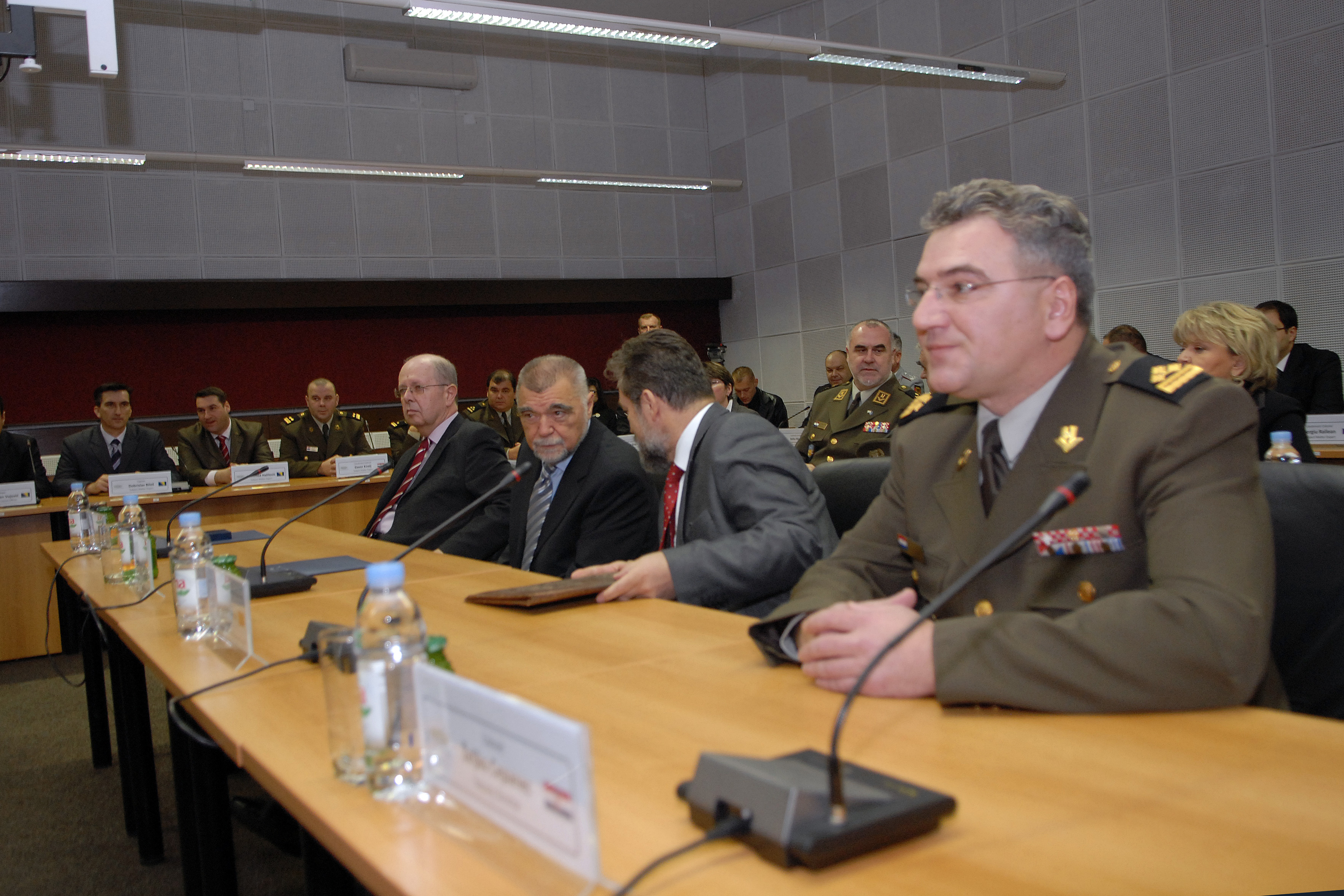 https://www.morh.hr/wp-content/gallery/predsjednik-mesi-posjetio-racviac/mesic_racviac_12012010_10.jpg
