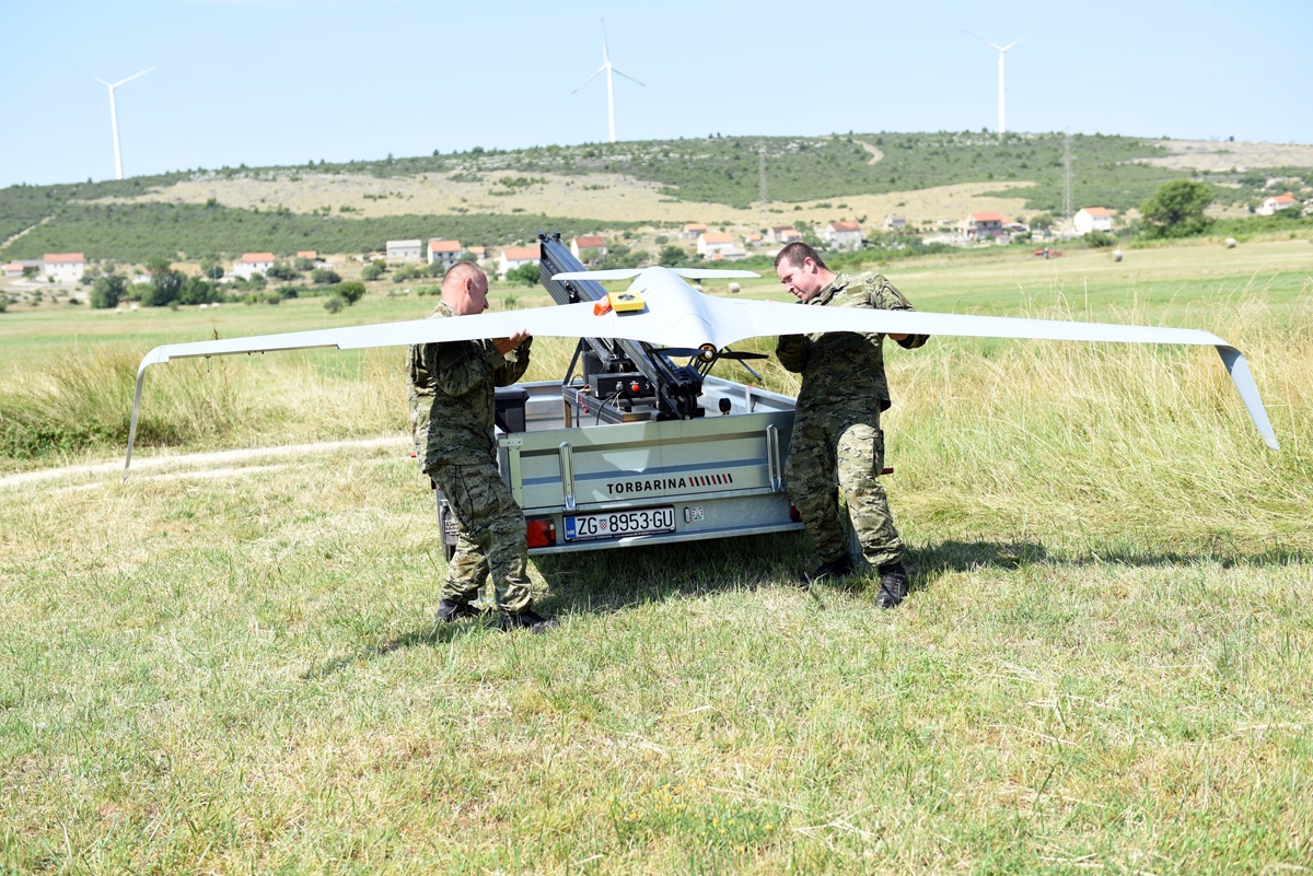 https://www.morh.hr/wp-content/gallery/predstavljen-besposadni-zrakoplovni-sustav-orbiter-3/bespilotna_letjelica_dron_19072019_13.jpg