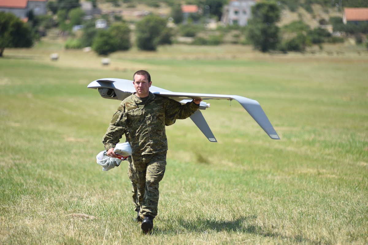 https://www.morh.hr/wp-content/gallery/predstavljen-besposadni-zrakoplovni-sustav-orbiter-3/bespilotna_letjelica_dron_19072019_24.jpg