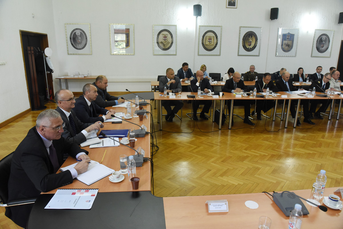 https://www.morh.hr/wp-content/gallery/predstavljen-zavrsni-nacrt-prijedloga-strategije-nacionalne-sigurnosti/sns_05062017_07.jpg