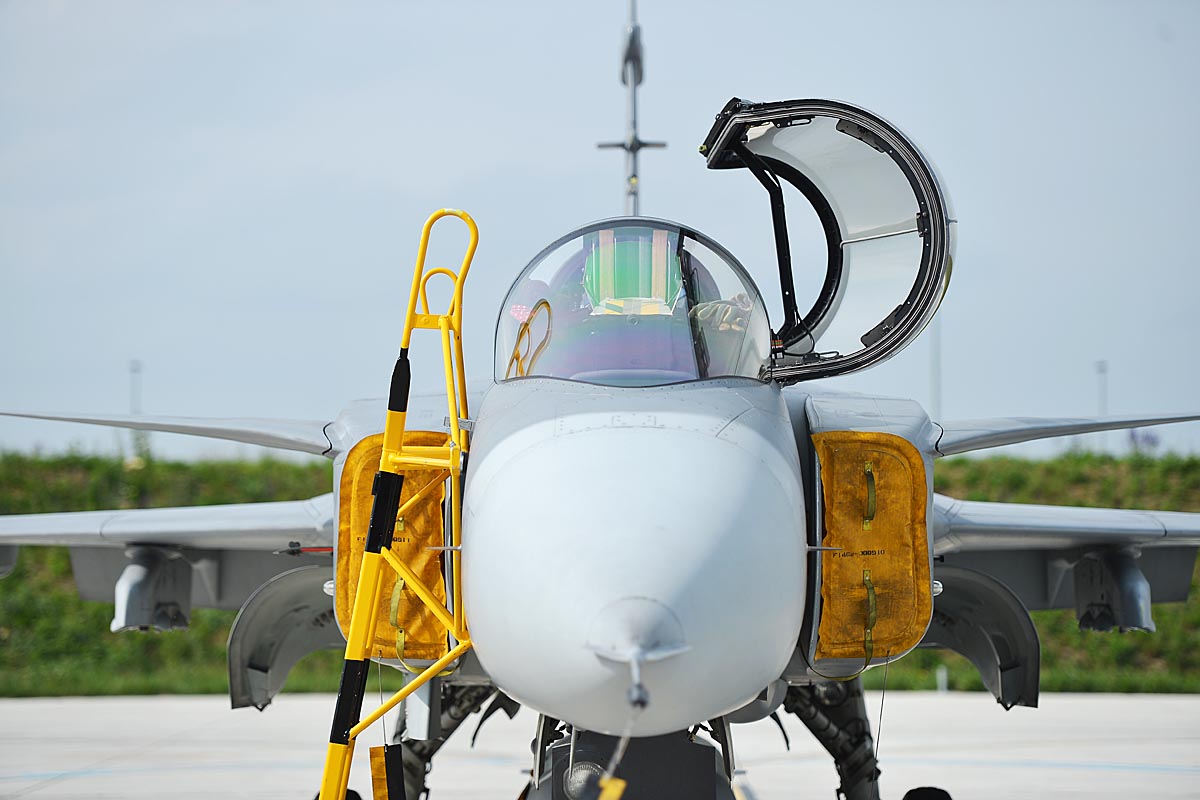 https://www.morh.hr/wp-content/gallery/prezentacija-aviona-jas-39-gripen-na-plesu/gripen_030517_07.jpg