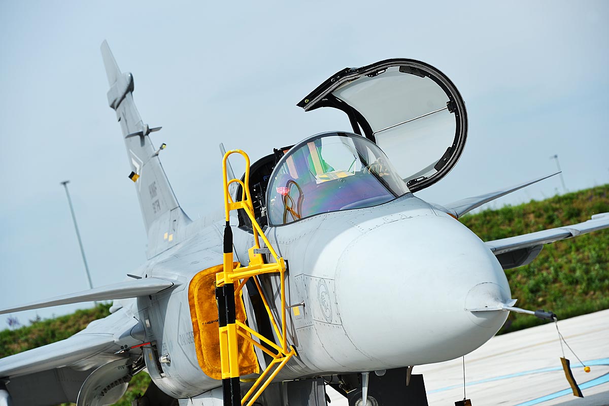 https://www.morh.hr/wp-content/gallery/prezentacija-aviona-jas-39-gripen-na-plesu/gripen_030517_08.jpg