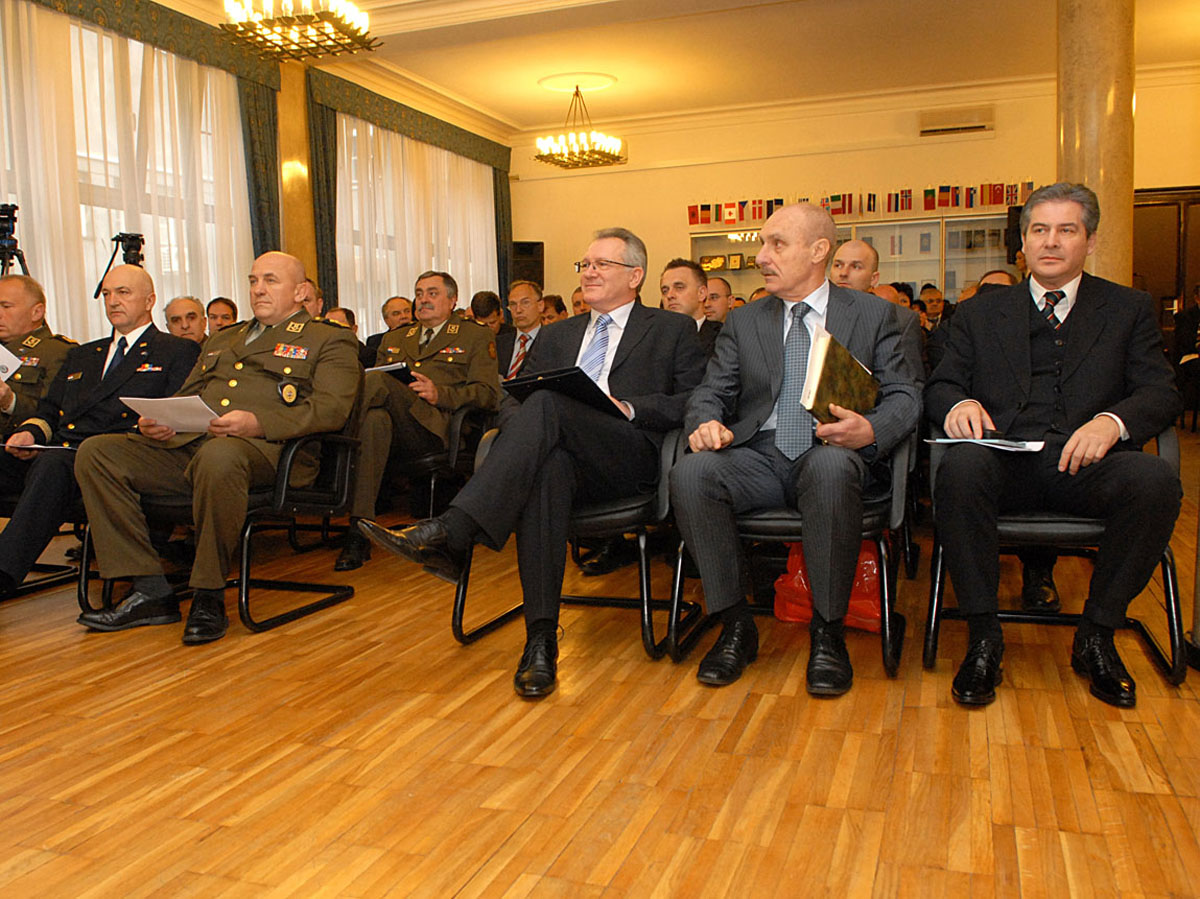 https://www.morh.hr/wp-content/gallery/prezentacija-koncepta-i-stratekog-okvira-programa-izgradnje-hrvatskog-vojno-industrijskog-klastera/hvik_20100412_10.jpg