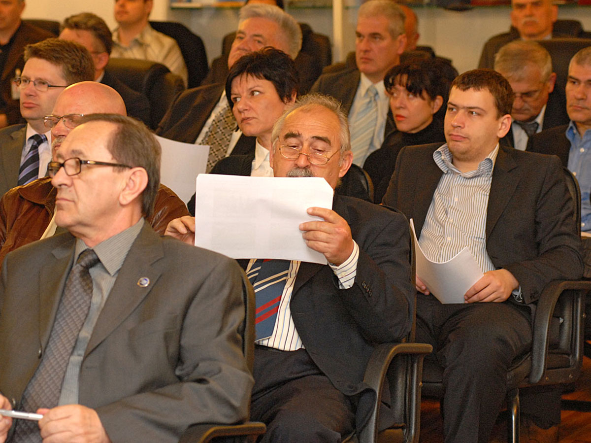 https://www.morh.hr/wp-content/gallery/prezentacija-koncepta-i-stratekog-okvira-programa-izgradnje-hrvatskog-vojno-industrijskog-klastera/hvik_20100412_9.jpg