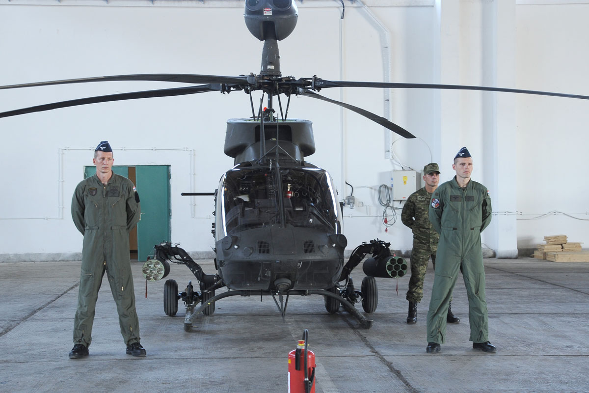 https://www.morh.hr/wp-content/gallery/prezentacija-novih-helikoptera-kiowa-warrior-u-zemuniku/kiowe_zadar_10082016_03.jpg