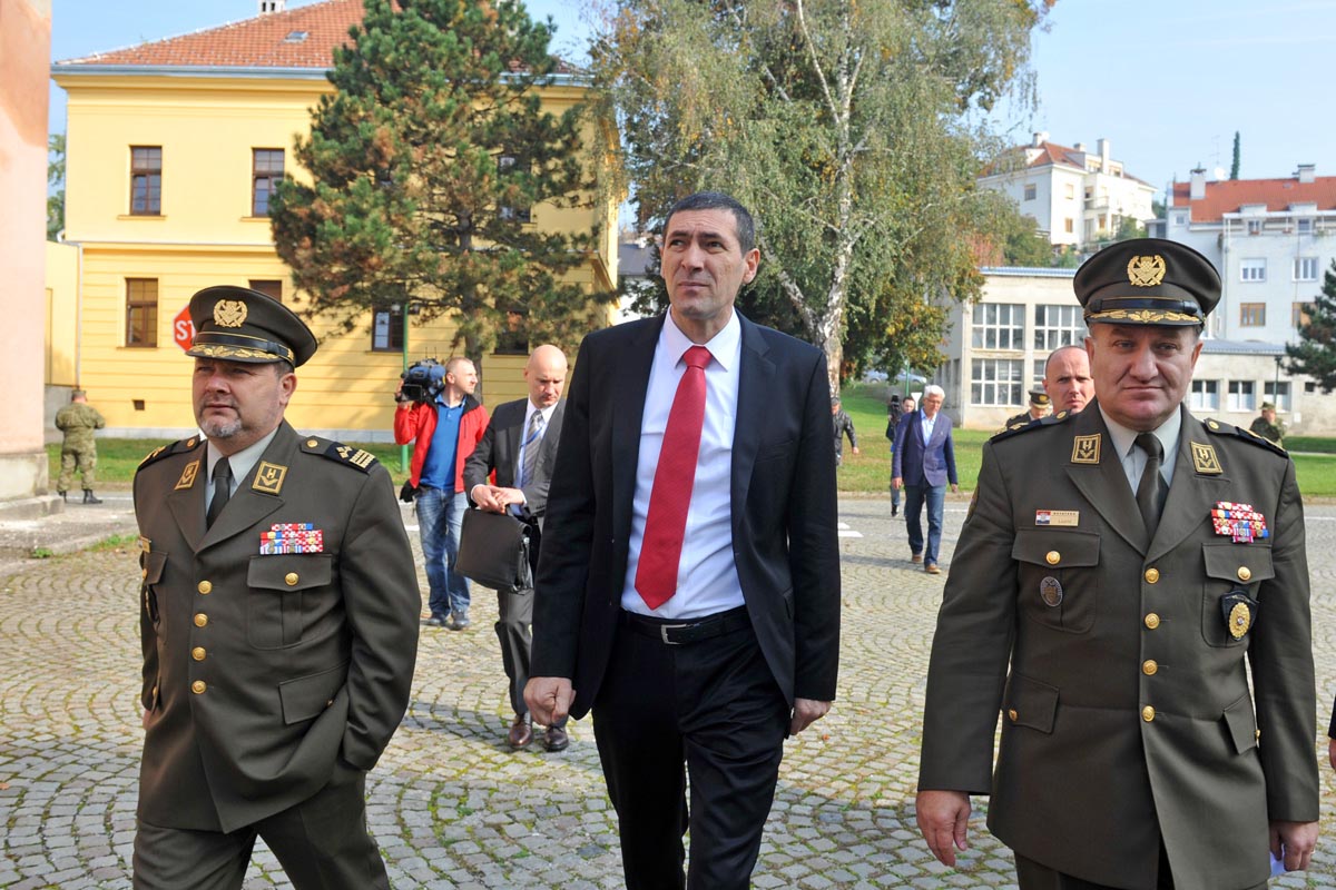 https://www.morh.hr/wp-content/gallery/prezentacija-novouredenih-objekata-hrvatskog-vojnog-ucilista/prezentacija_06102014_12.jpg