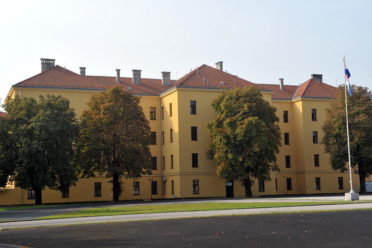 https://www.morh.hr/wp-content/gallery/prezentacija-novouredenih-objekata-hrvatskog-vojnog-ucilista/prezentacija_06102014_16.jpg