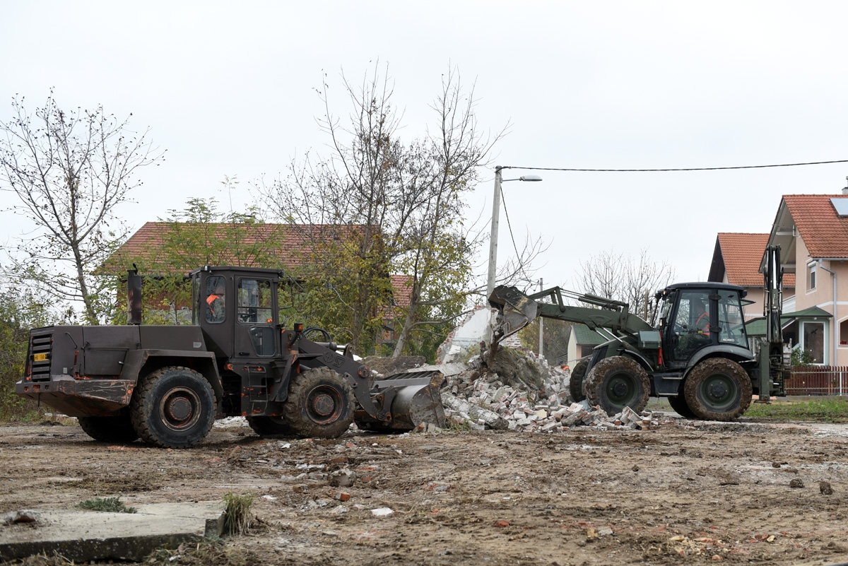 https://www.morh.hr/wp-content/gallery/prezentacija-radova-u-vukovarskoj-vojarni-i-gradu-vukovaru/vukovarska_vojarna_renoviranje_23112018_01.jpg