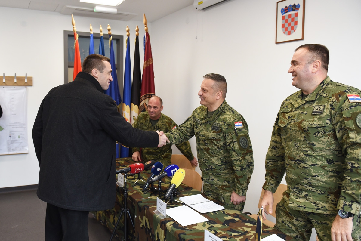 https://www.morh.hr/wp-content/gallery/prezentacija-radova-u-vukovarskoj-vojarni-i-gradu-vukovaru/vukovarska_vojarna_renoviranje_23112018_02.jpg