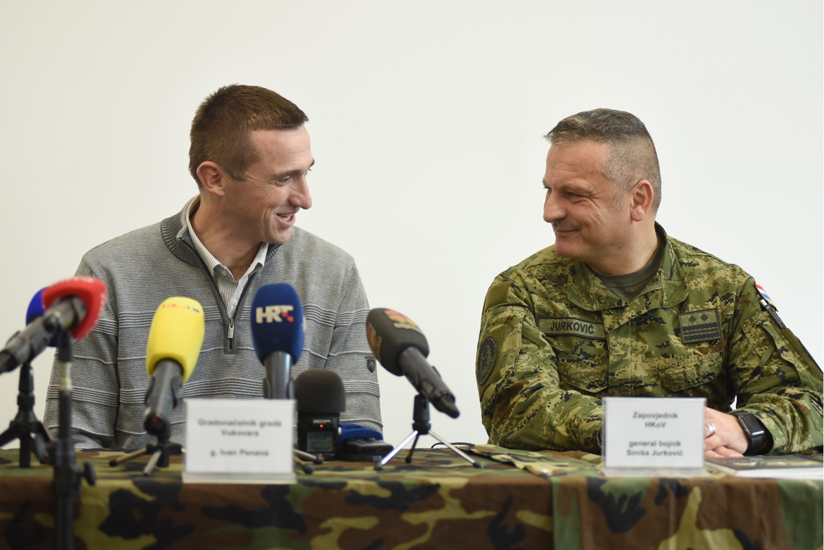 https://www.morh.hr/wp-content/gallery/prezentacija-radova-u-vukovarskoj-vojarni-i-gradu-vukovaru/vukovarska_vojarna_renoviranje_23112018_08.jpg