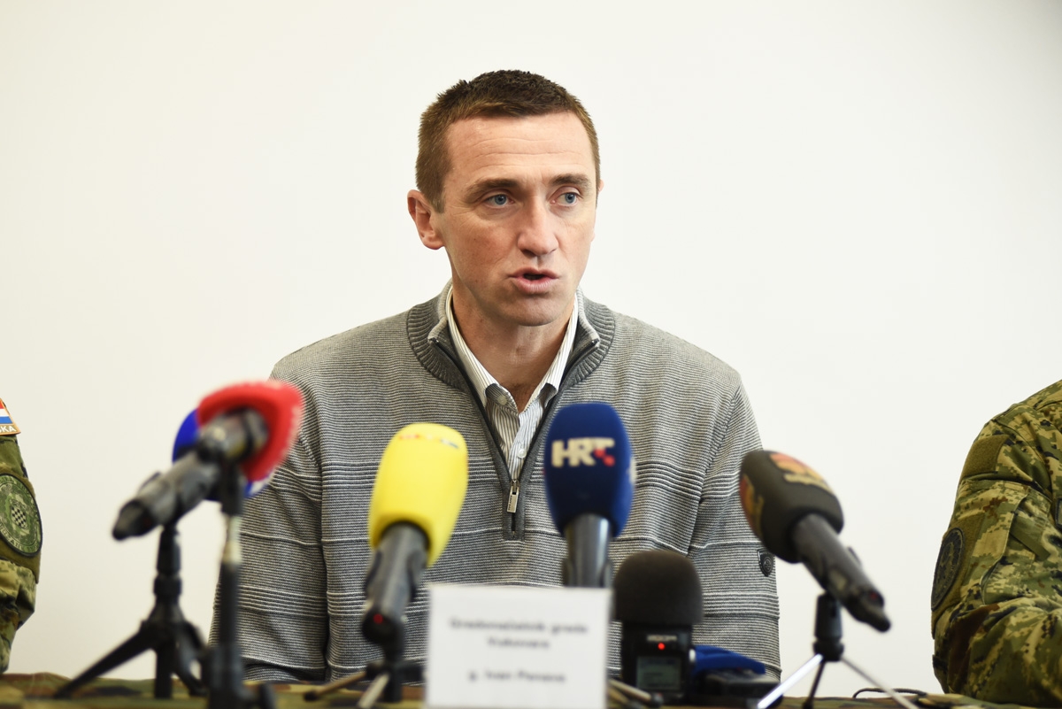 https://www.morh.hr/wp-content/gallery/prezentacija-radova-u-vukovarskoj-vojarni-i-gradu-vukovaru/vukovarska_vojarna_renoviranje_23112018_09.jpg