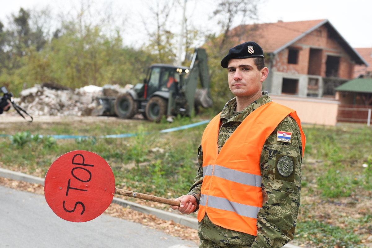 https://www.morh.hr/wp-content/gallery/prezentacija-radova-u-vukovarskoj-vojarni-i-gradu-vukovaru/vukovarska_vojarna_renoviranje_23112018_10.jpg