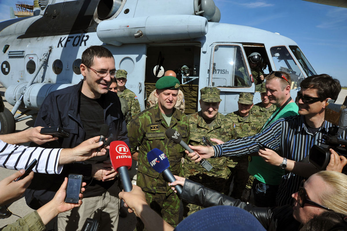 https://www.morh.hr/wp-content/gallery/prezentacija-zajednike-obuke-hrvatsko-ekih-zrakoplovnih-timova/zemunik_10052012_15.jpg