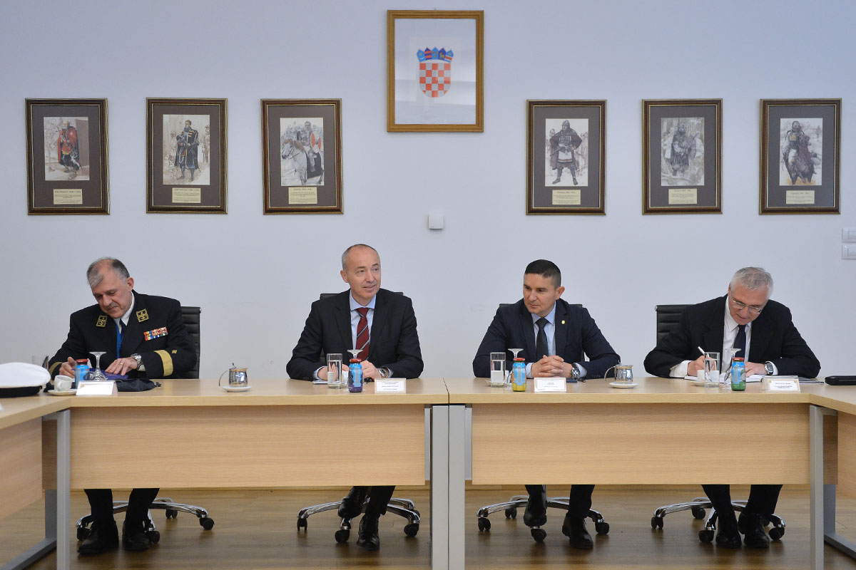https://www.morh.hr/wp-content/gallery/prezentacije-nacrta-prijedloga-strategije-nacionalne-sigurnosti/sns_1052017_01.jpg