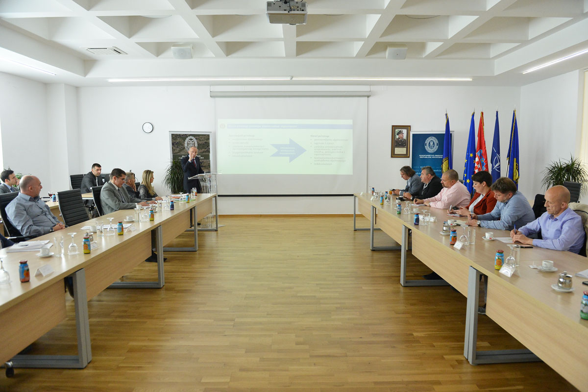 https://www.morh.hr/wp-content/gallery/prezentacije-nacrta-prijedloga-strategije-nacionalne-sigurnosti/sns_1052017_11.jpg