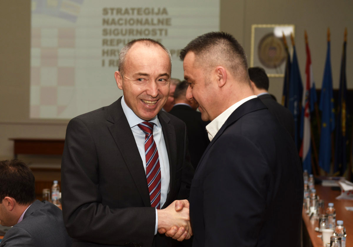 https://www.morh.hr/wp-content/gallery/prezentiran-prvi-nacrt-prijedloga-strategije-nacionalne-sigurnosti/strategija_07032017_05.jpg