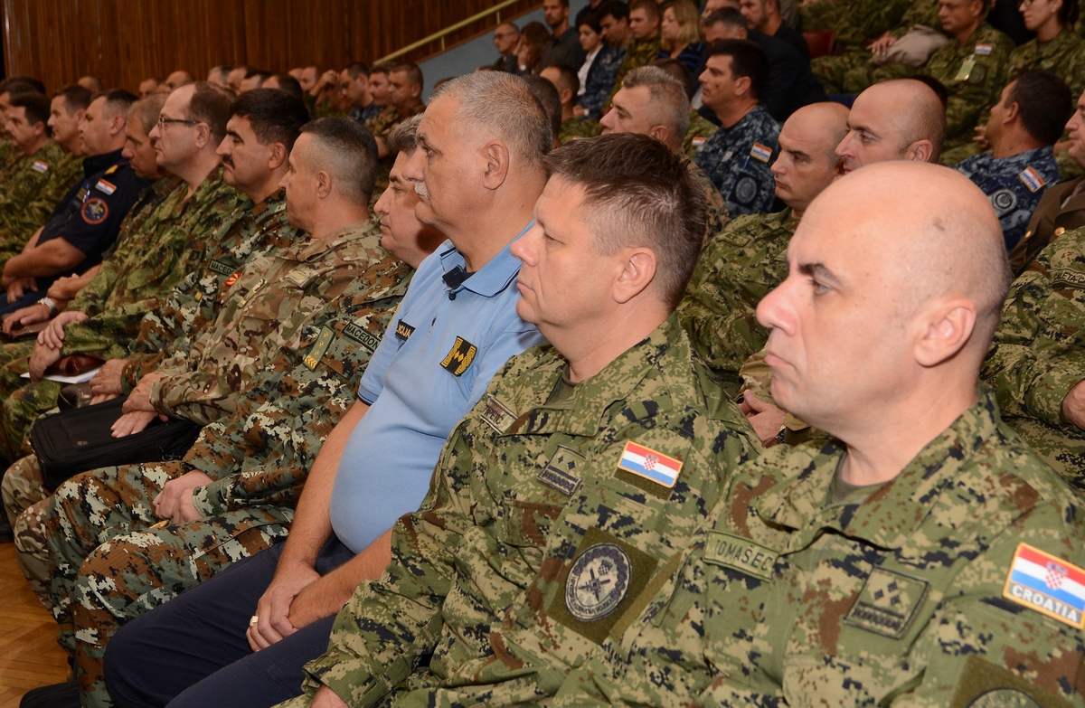 https://www.morh.hr/wp-content/gallery/prigodna-svecanost-povodom-pocetka-skolske-godine-na-hvu/hvu_11092017_4.jpg