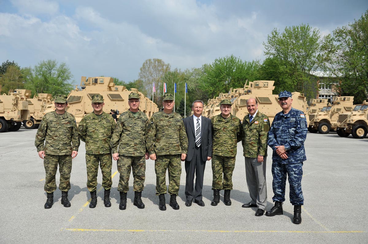 https://www.morh.hr/wp-content/gallery/primopredaja-doniranih-americkih-mrap-vozila-republici-hrvatskoj/mrap_07042014_13.jpg