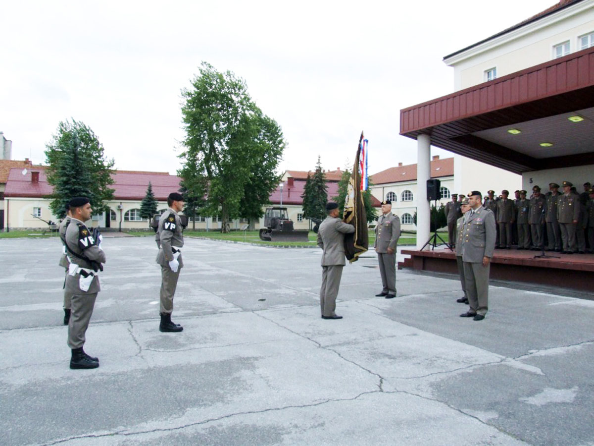https://www.morh.hr/wp-content/gallery/primopredaja-dunosti-zapovjednika-pukovnije-vp-hkov-a-14052012/pukovnija_14052012_3.jpg