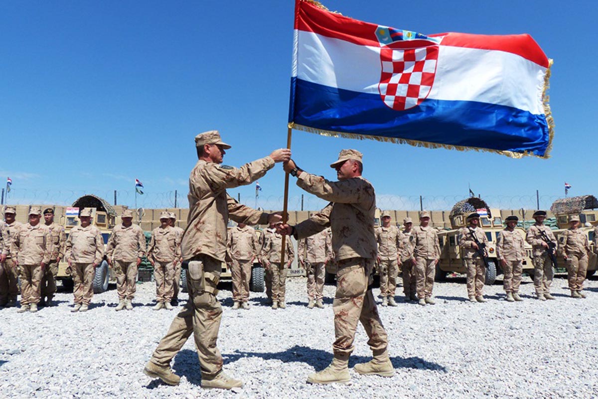 https://www.morh.hr/wp-content/gallery/primopredaja-duznosti-21-i-22-hrvcon-a-u-misiji-isaf/isaf_15092013_04.jpg