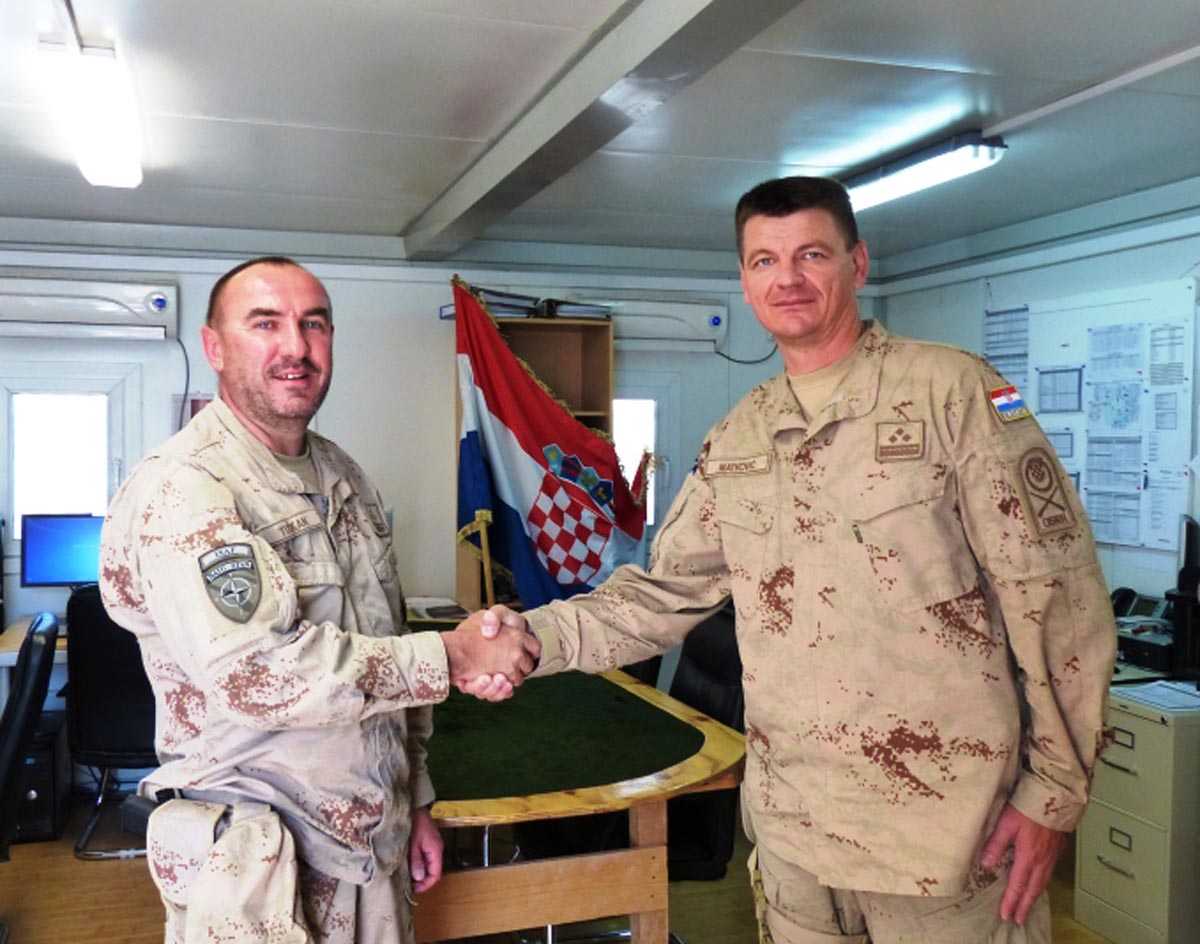 https://www.morh.hr/wp-content/gallery/primopredaja-duznosti-21-i-22-hrvcon-a-u-misiji-isaf/isaf_15092013_09.jpg