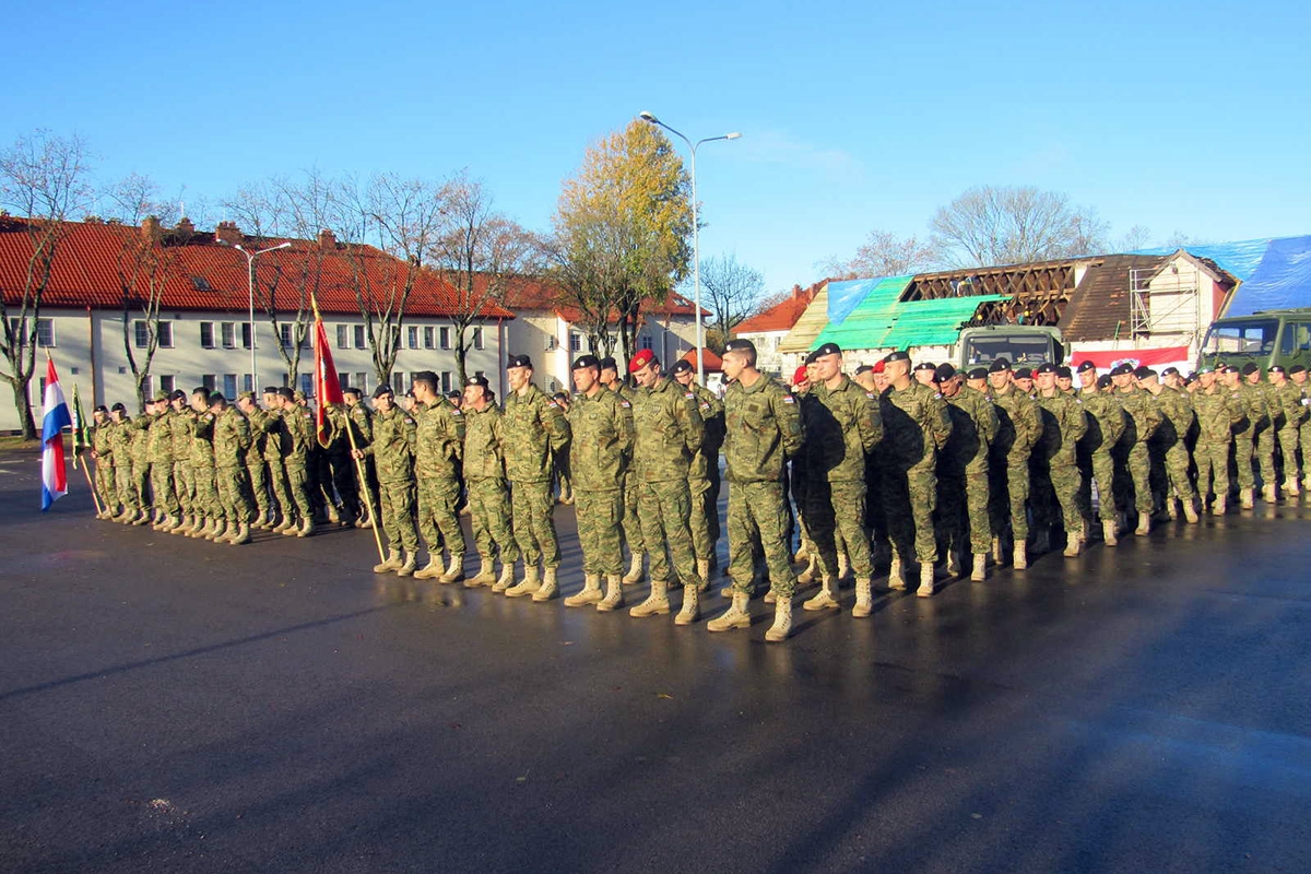 https://www.morh.hr/wp-content/gallery/primopredaja-duznosti-hrvatskih-kontingenata-u-republici-poljskoj/hrvcon_poljska_hv_osrh_29102018_02.jpg