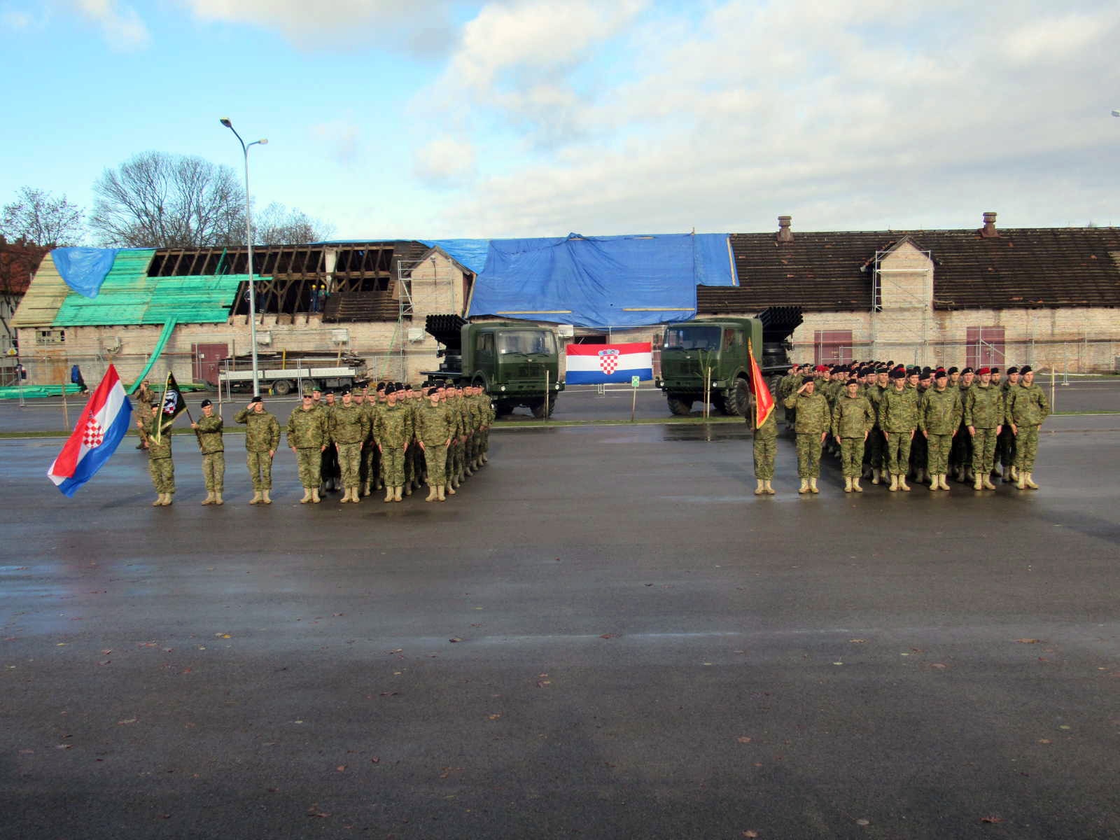 https://www.morh.hr/wp-content/gallery/primopredaja-duznosti-hrvatskih-kontingenata-u-republici-poljskoj/hrvcon_poljska_hv_osrh_29102018_05.jpg