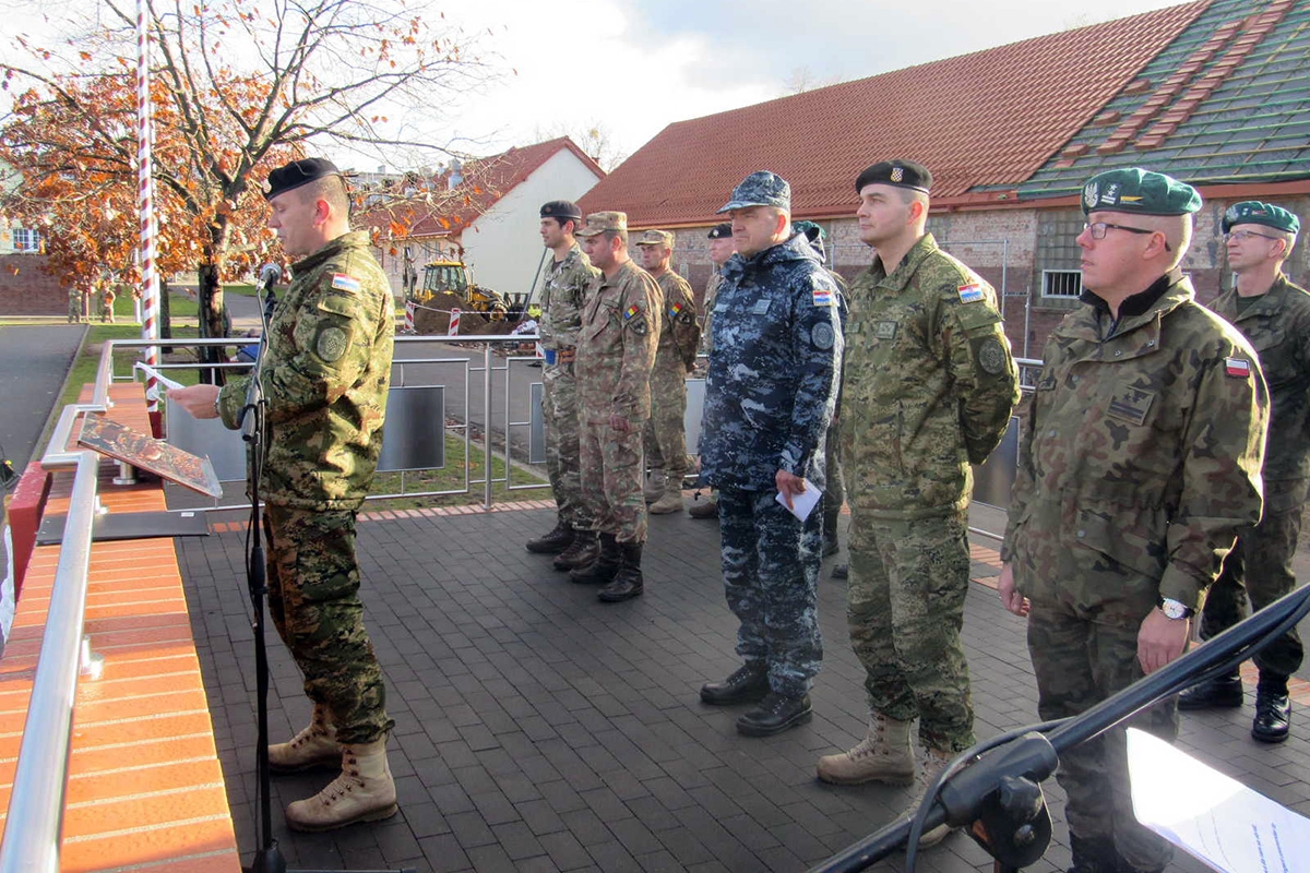 https://www.morh.hr/wp-content/gallery/primopredaja-duznosti-hrvatskih-kontingenata-u-republici-poljskoj/hrvcon_poljska_hv_osrh_29102018_12.jpg
